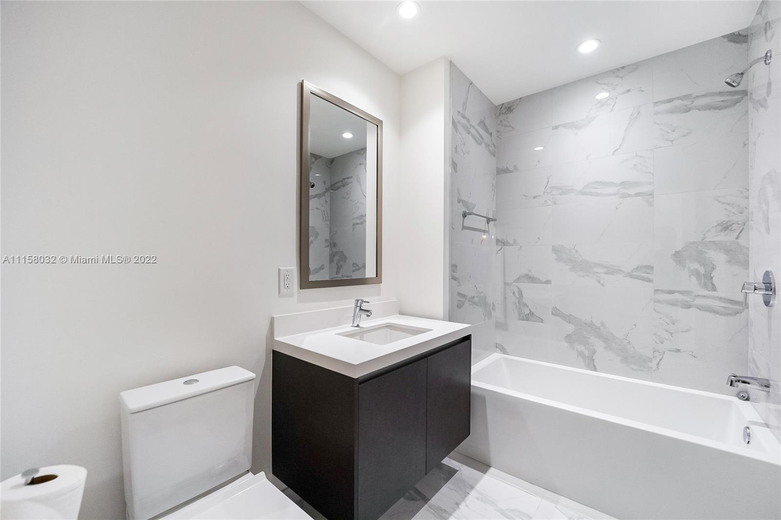 PARAMOUNT MIAMI WORLDCENT - Residential Lease
