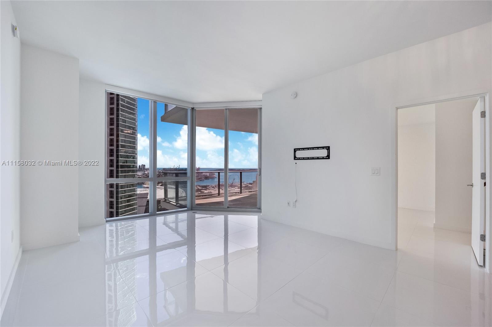 PARAMOUNT MIAMI WORLDCENT - Residential Lease