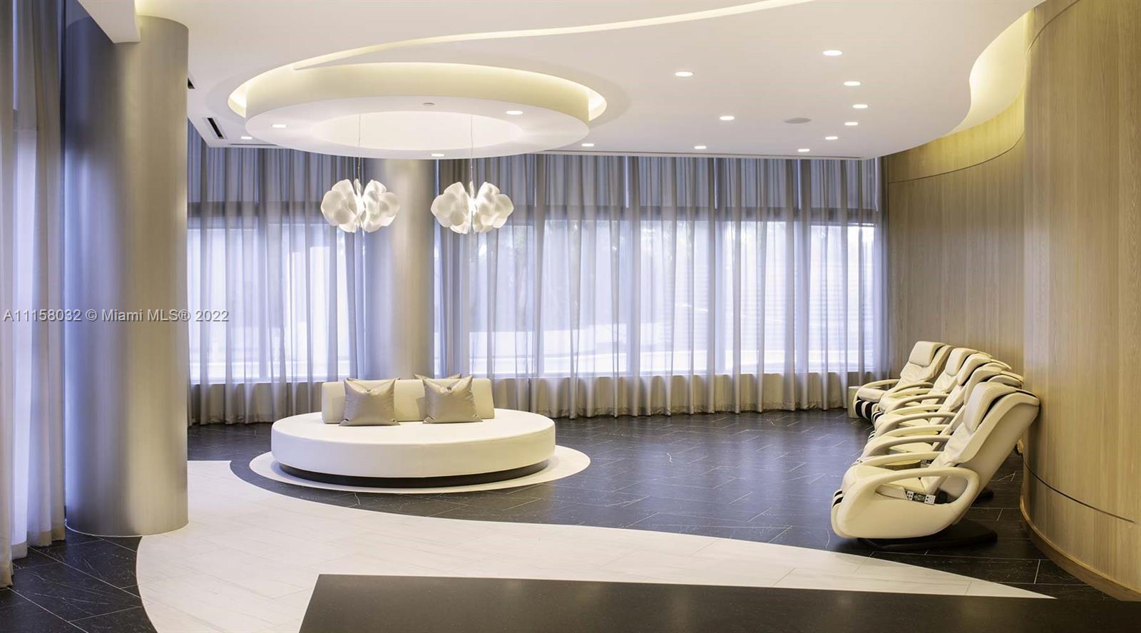PARAMOUNT MIAMI WORLDCENT - Residential Lease