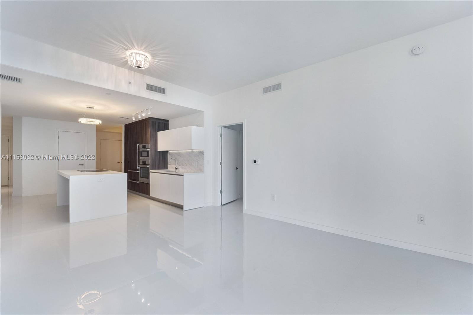 PARAMOUNT MIAMI WORLDCENT - Residential Lease