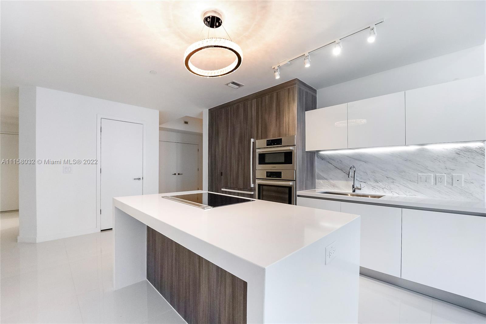PARAMOUNT MIAMI WORLDCENT - Residential Lease