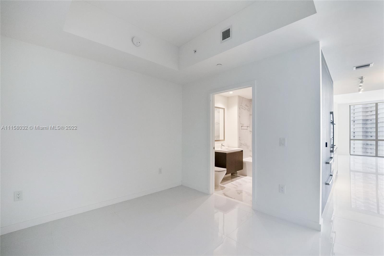 PARAMOUNT MIAMI WORLDCENT - Residential Lease