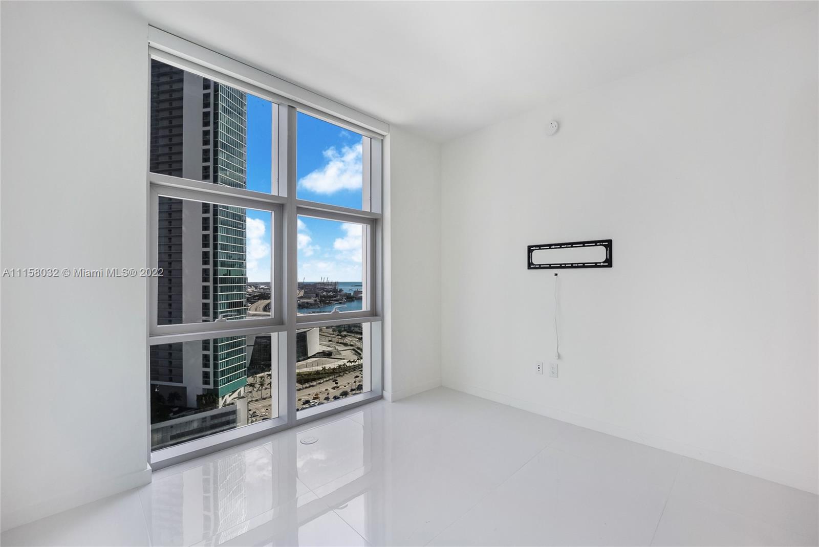 PARAMOUNT MIAMI WORLDCENT - Residential Lease