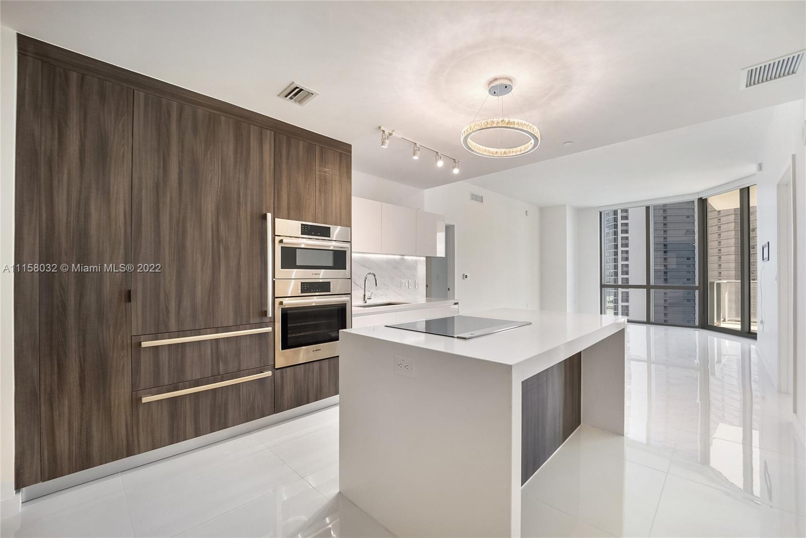 PARAMOUNT MIAMI WORLDCENT - Residential Lease