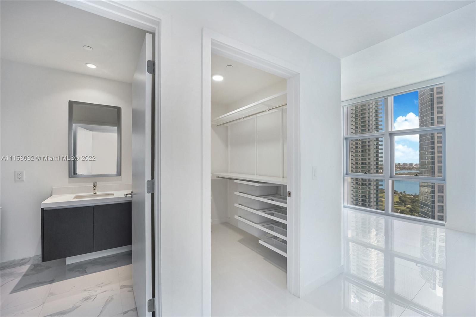 PARAMOUNT MIAMI WORLDCENT - Residential Lease