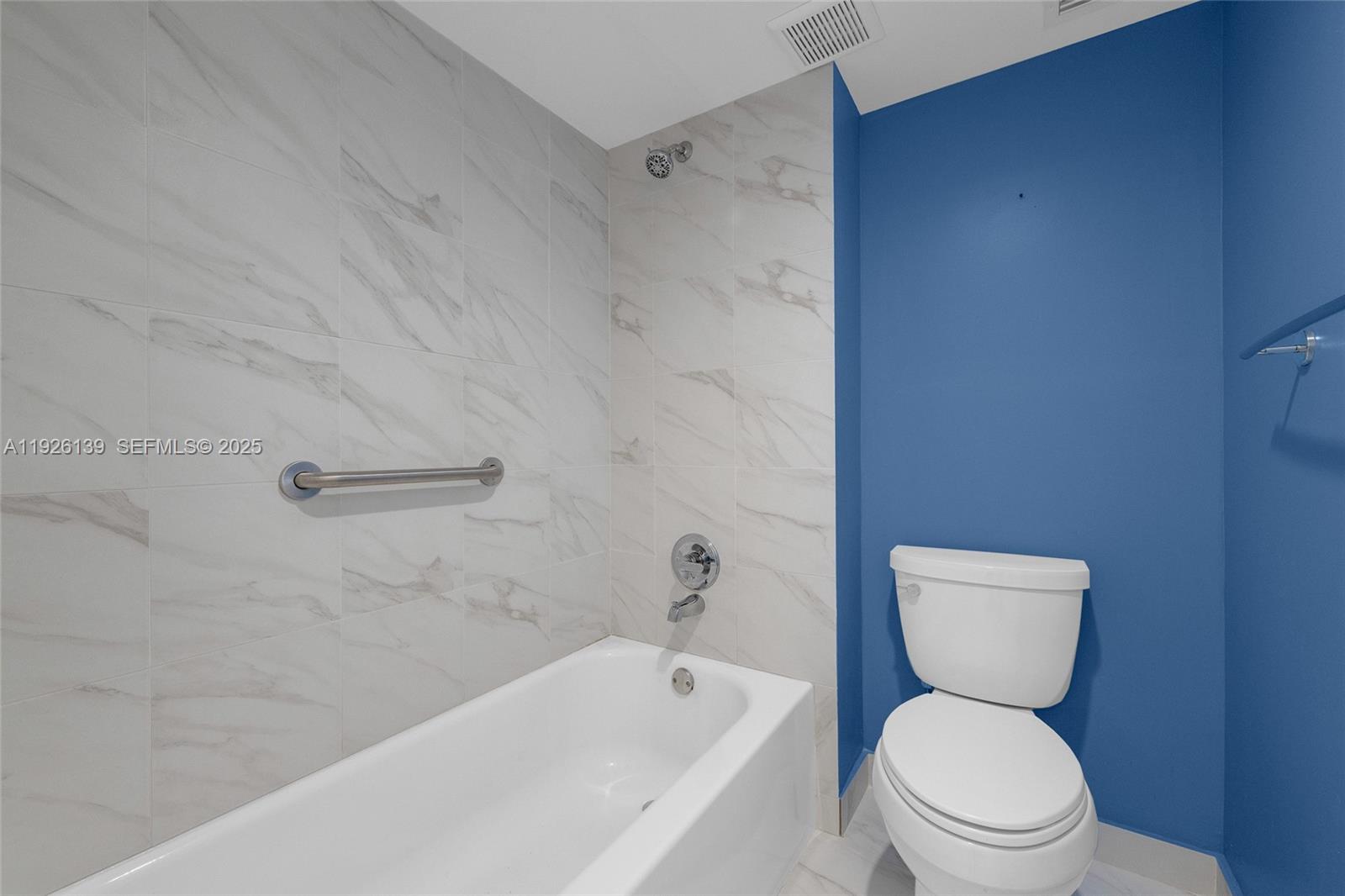 RACQUET CLUB APTS AT BONA - Residential