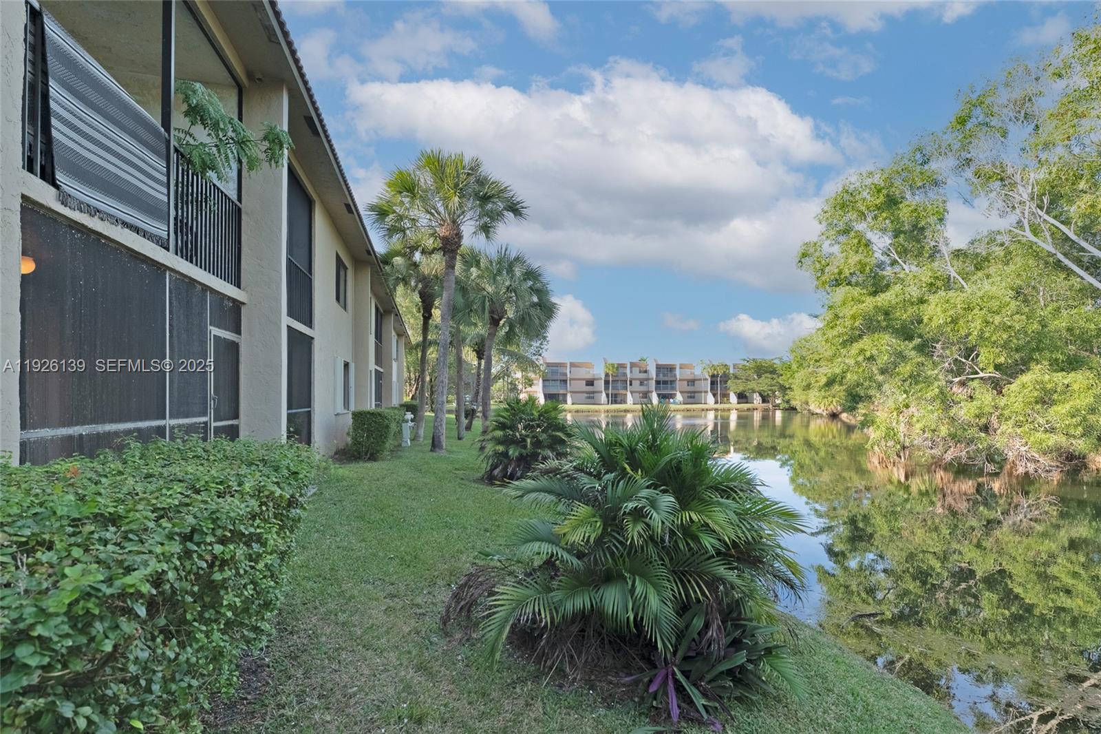 RACQUET CLUB APTS AT BONA - Residential