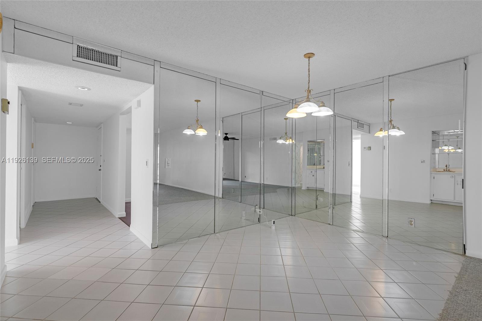 RACQUET CLUB APTS AT BONA - Residential