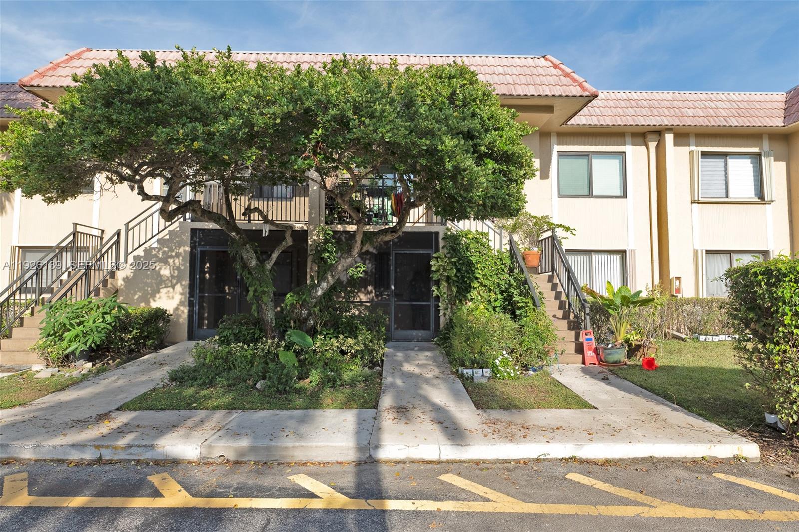 RACQUET CLUB APTS AT BONA - Residential