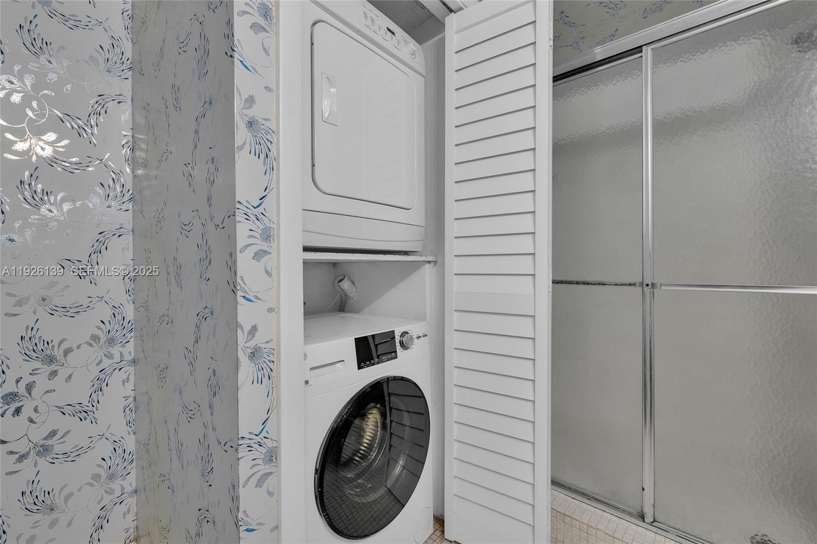 RACQUET CLUB APTS AT BONA - Residential