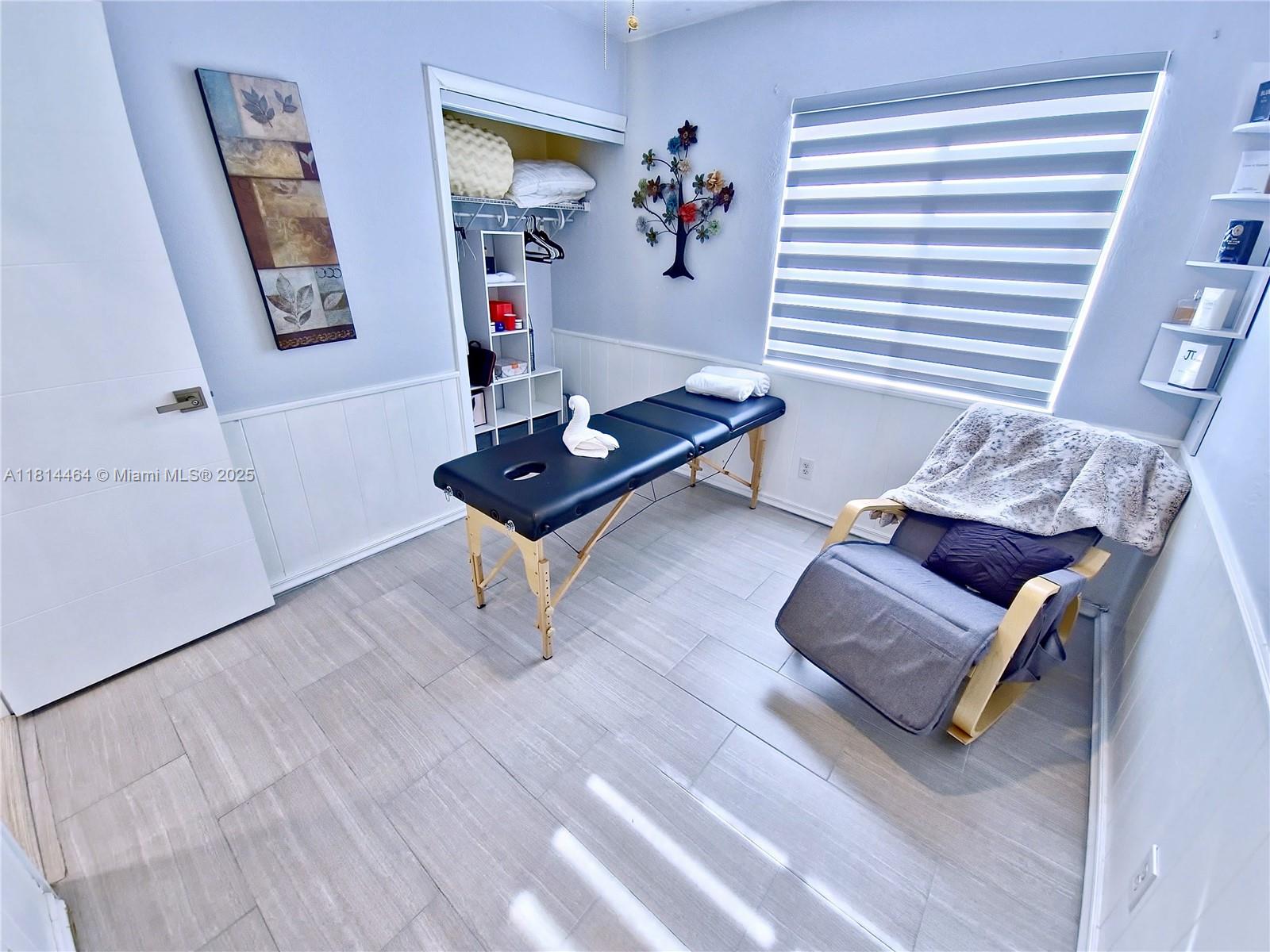 BROADVIEW COUNTRY CLUB - Residential