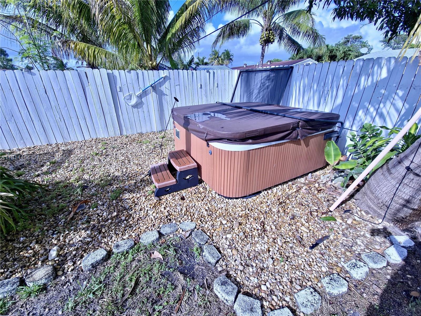 BROADVIEW COUNTRY CLUB - Residential