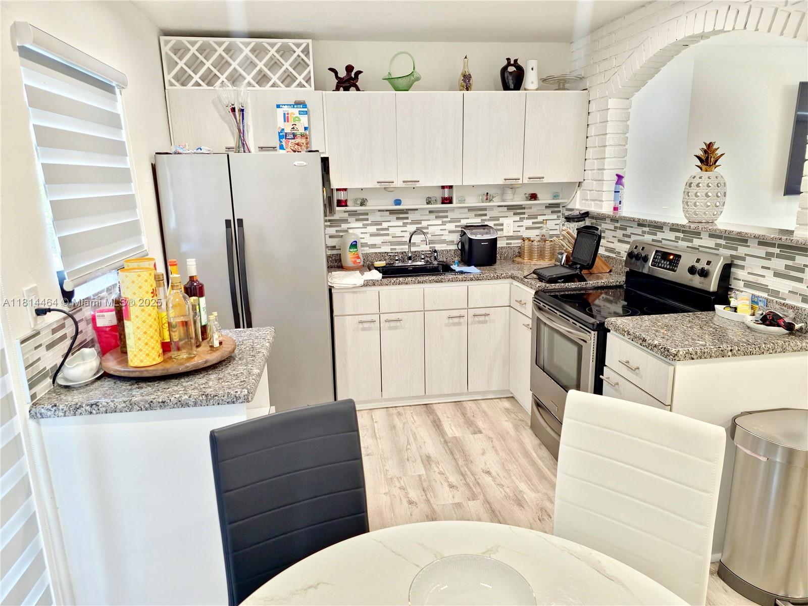 BROADVIEW COUNTRY CLUB - Residential