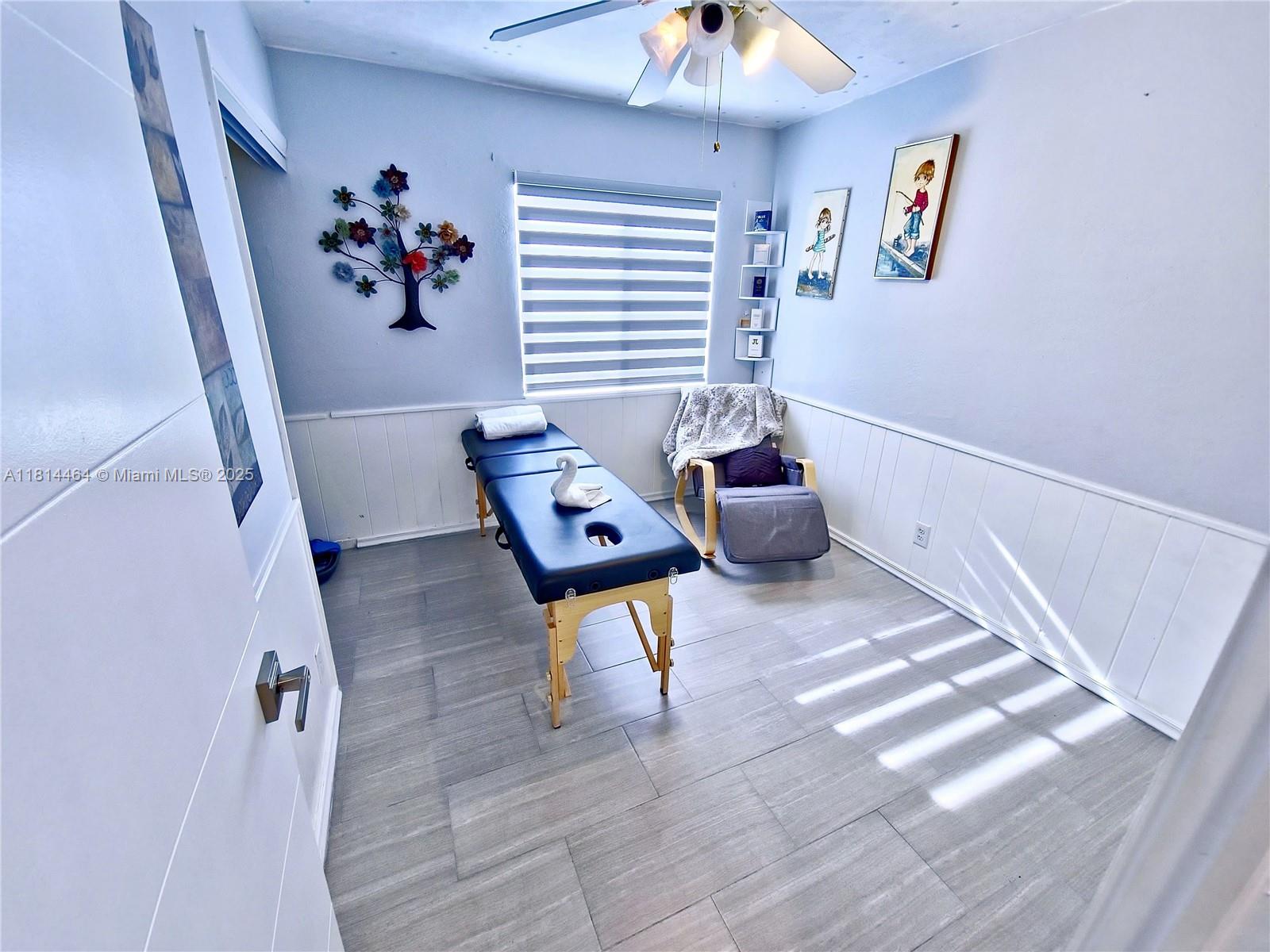 BROADVIEW COUNTRY CLUB - Residential