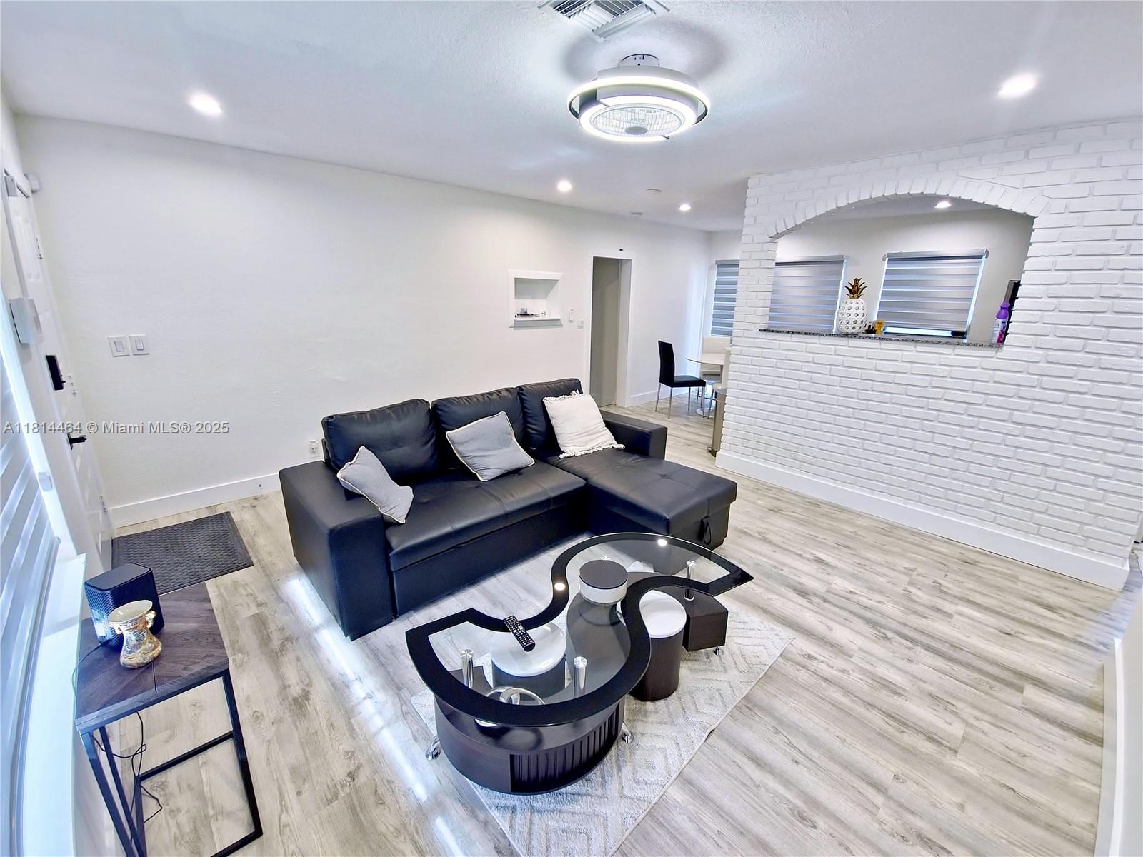 BROADVIEW COUNTRY CLUB - Residential