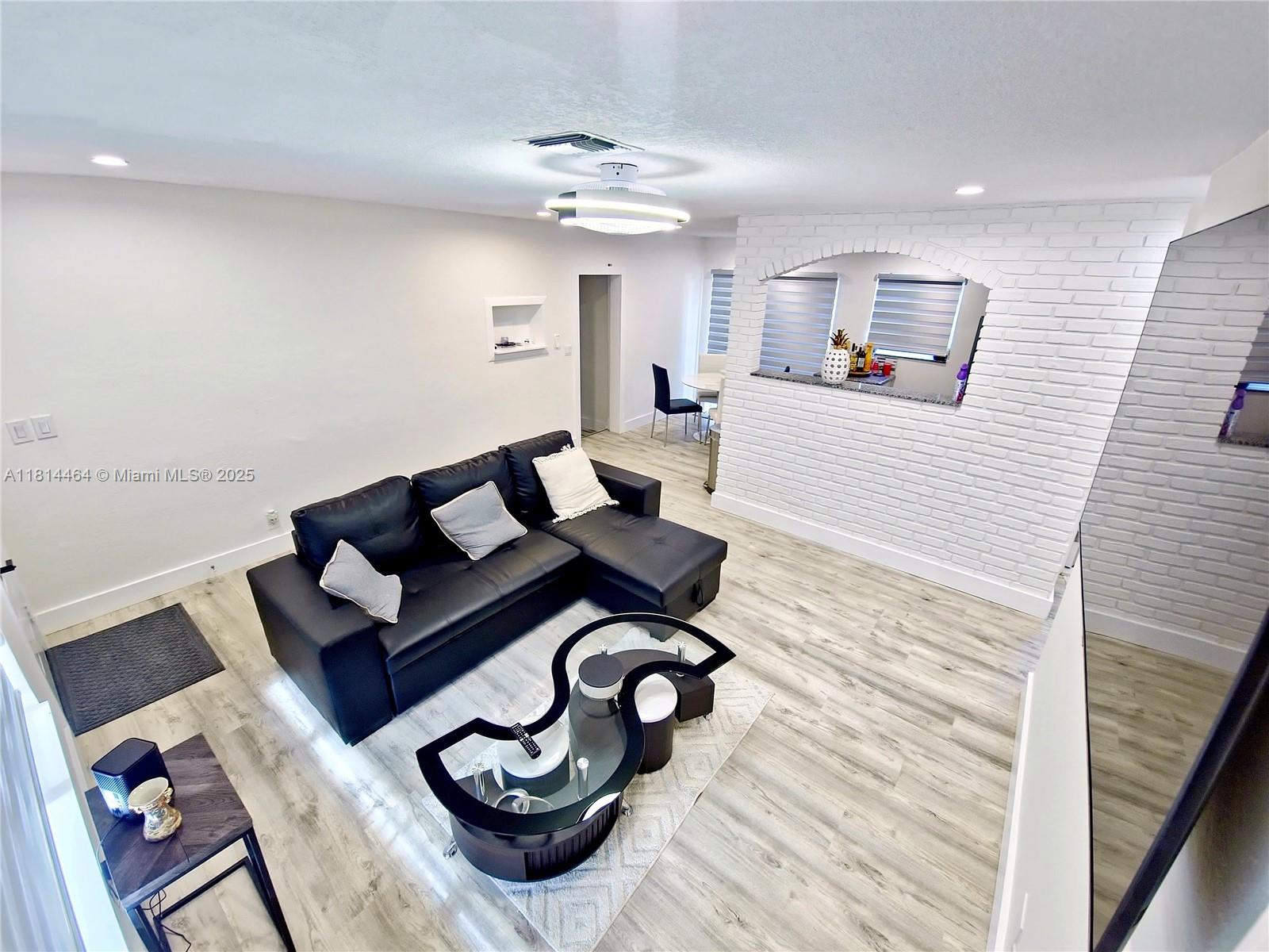 BROADVIEW COUNTRY CLUB - Residential