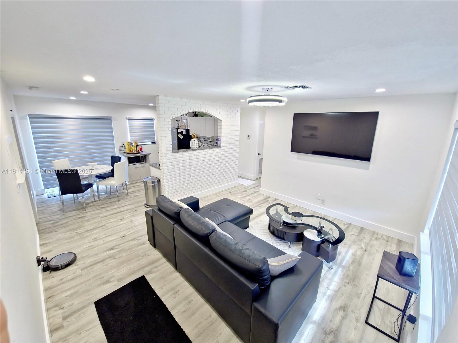 BROADVIEW COUNTRY CLUB - Residential