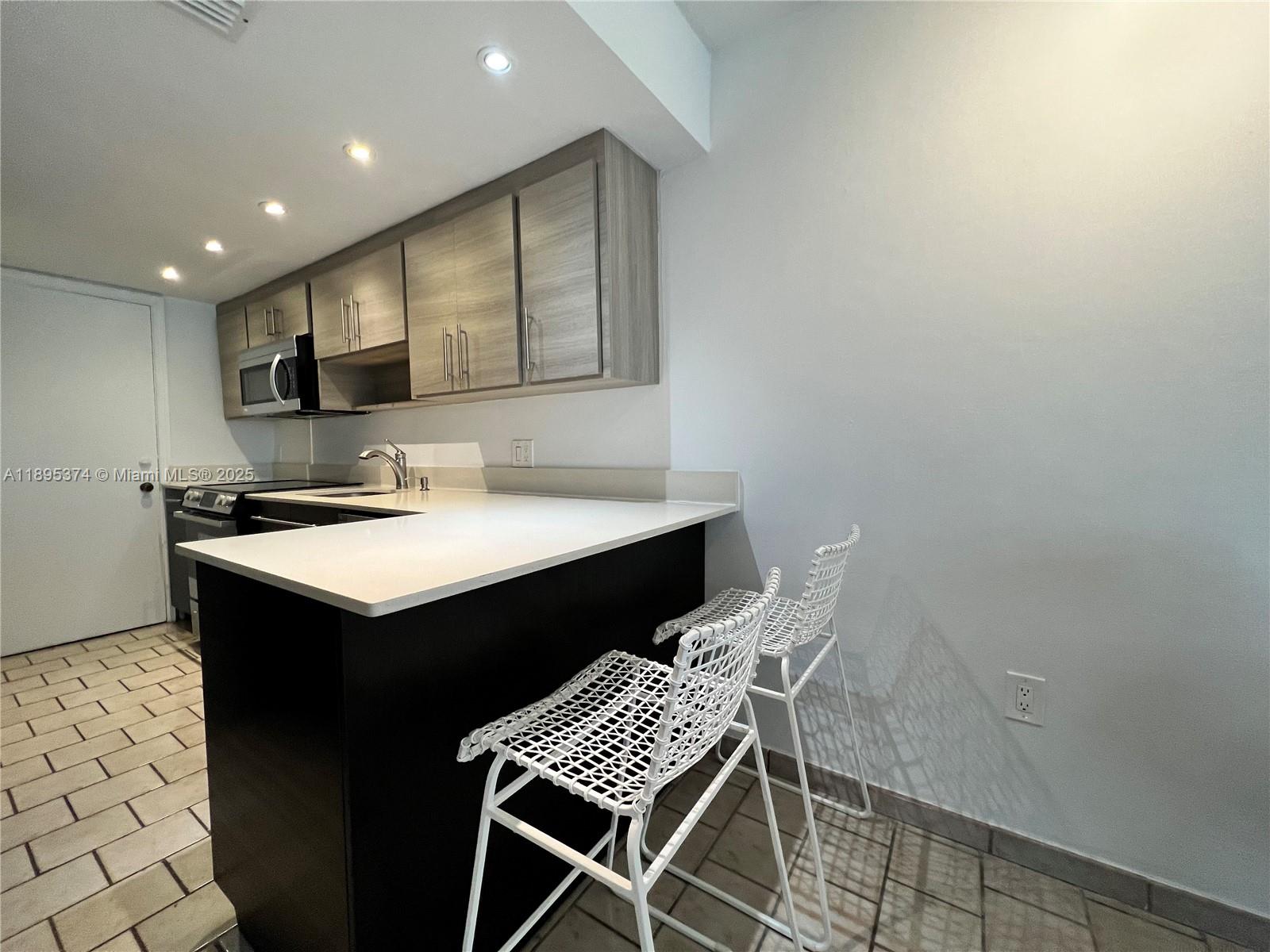 CRANDON TOWER CONDO - Residential Lease