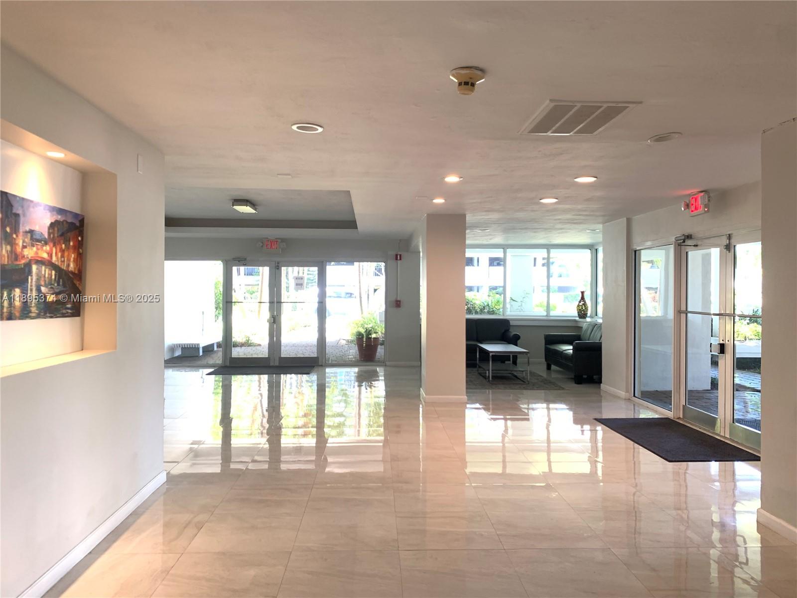 CRANDON TOWER CONDO - Residential Lease