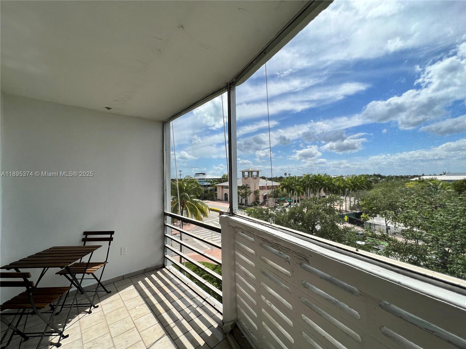 CRANDON TOWER CONDO - Residential Lease