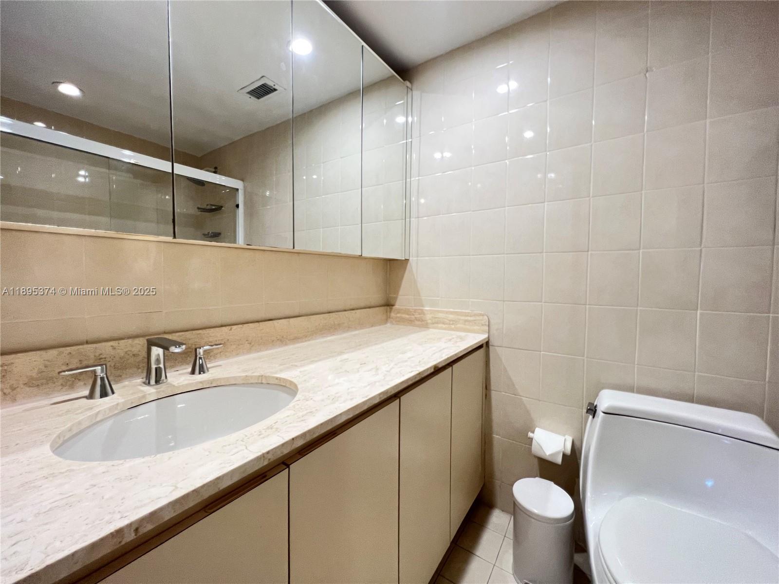 CRANDON TOWER CONDO - Residential Lease