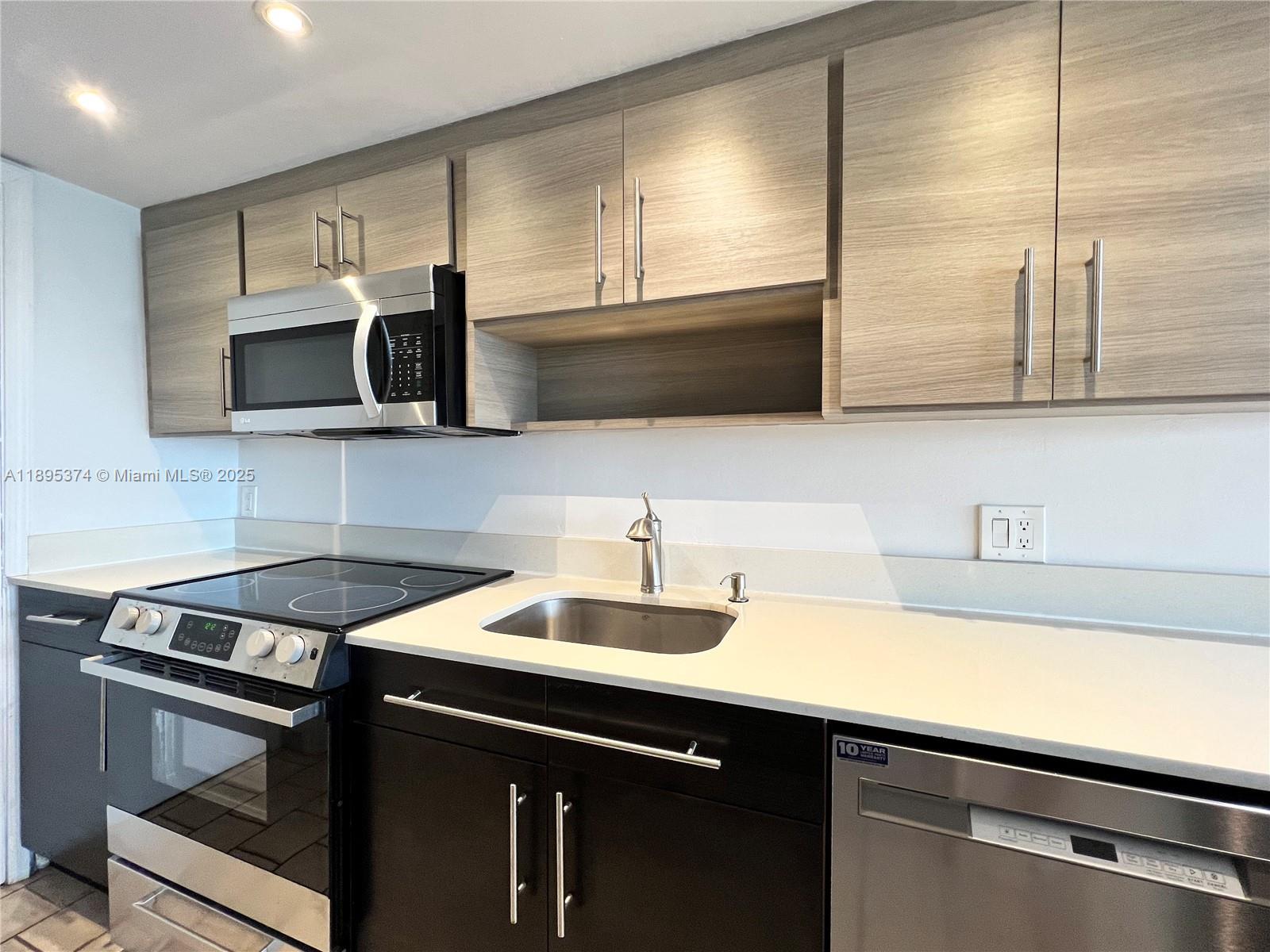 CRANDON TOWER CONDO - Residential Lease