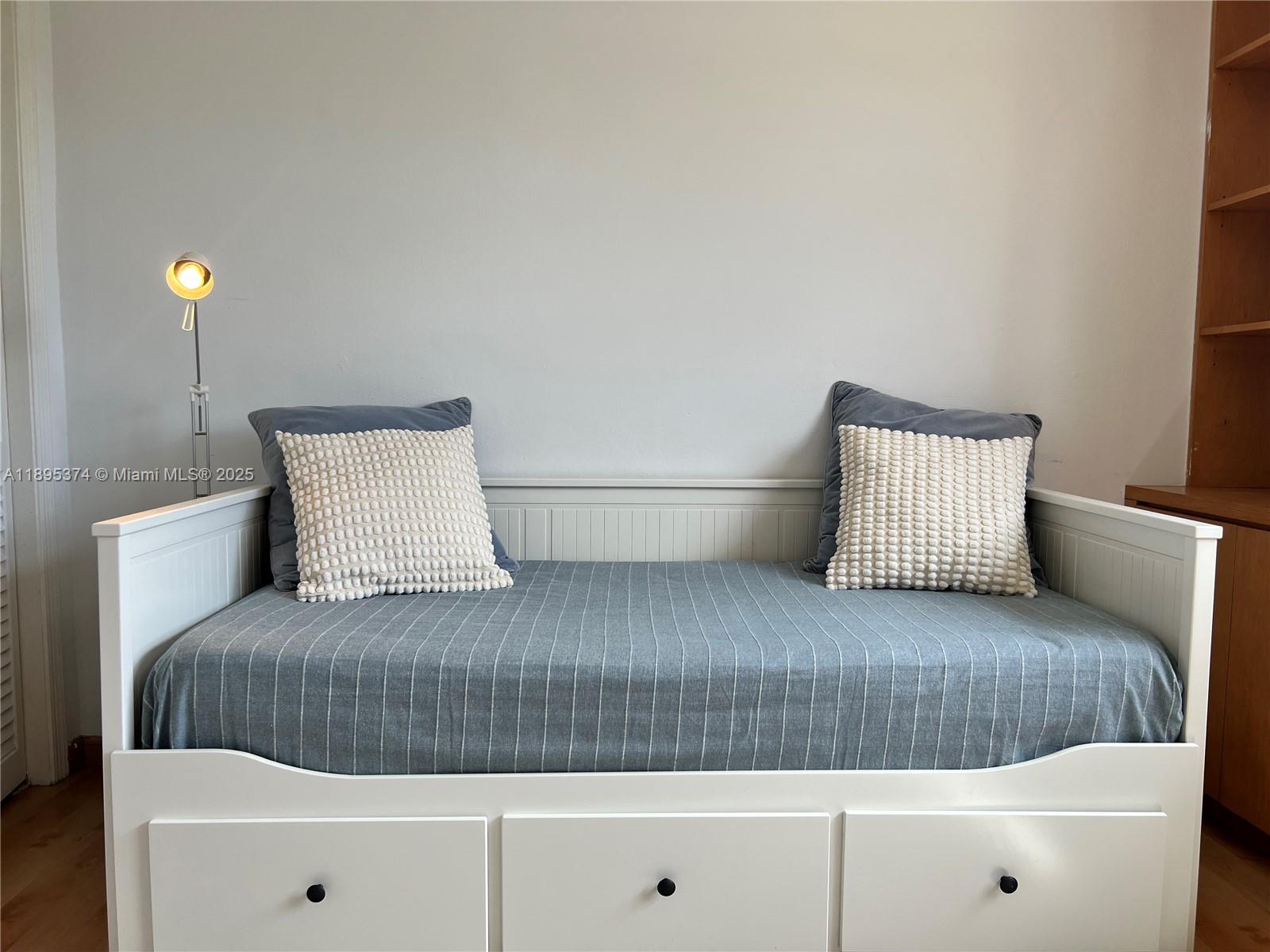 CRANDON TOWER CONDO - Residential Lease