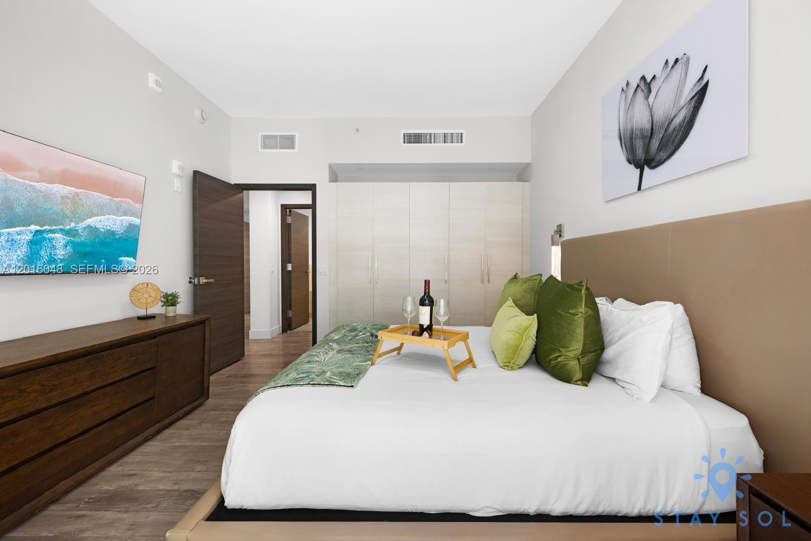 COSTA HOLLYWOOD CONDO - Residential