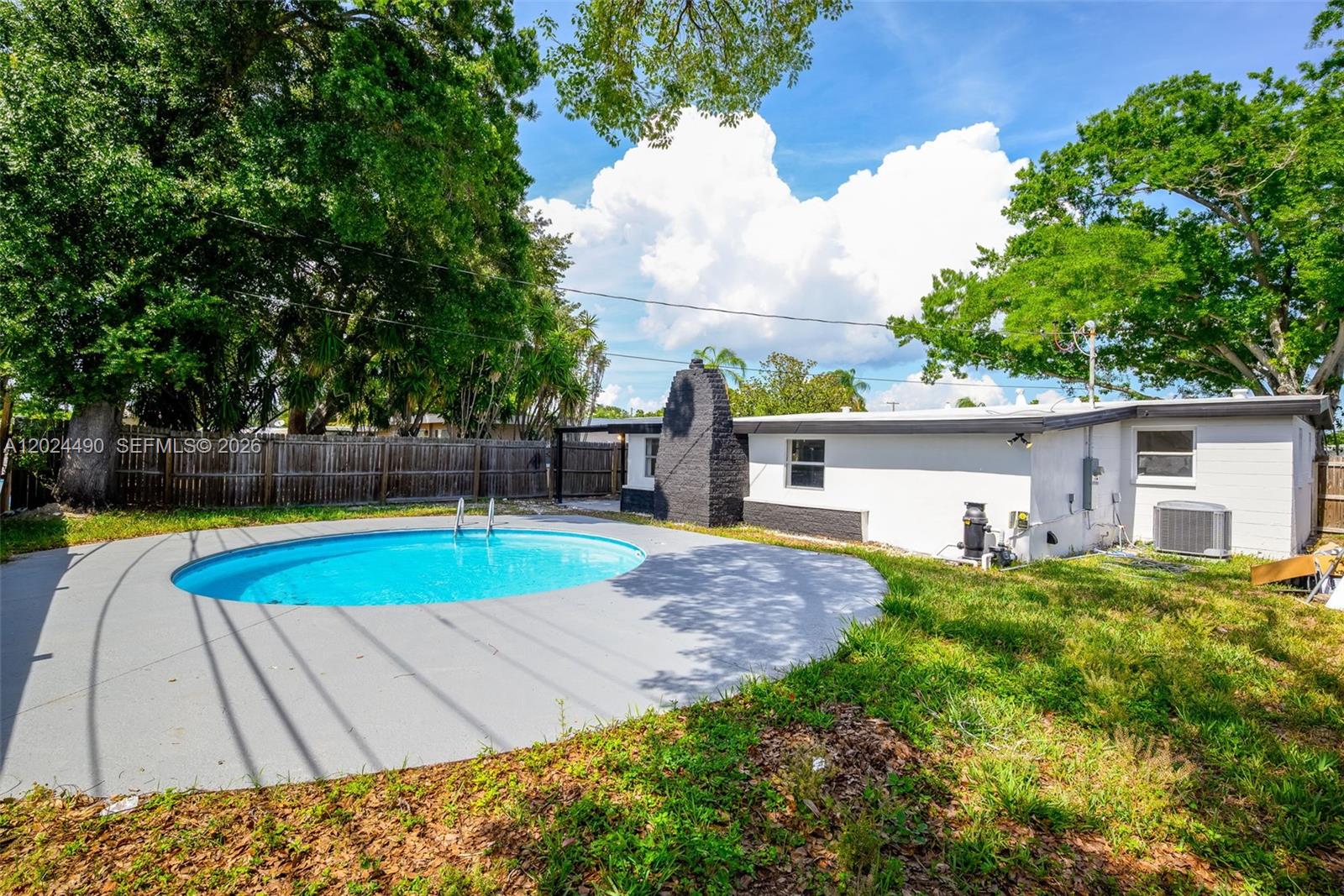 SEMINOLE LAKE VILLAGE 2ND - Residential