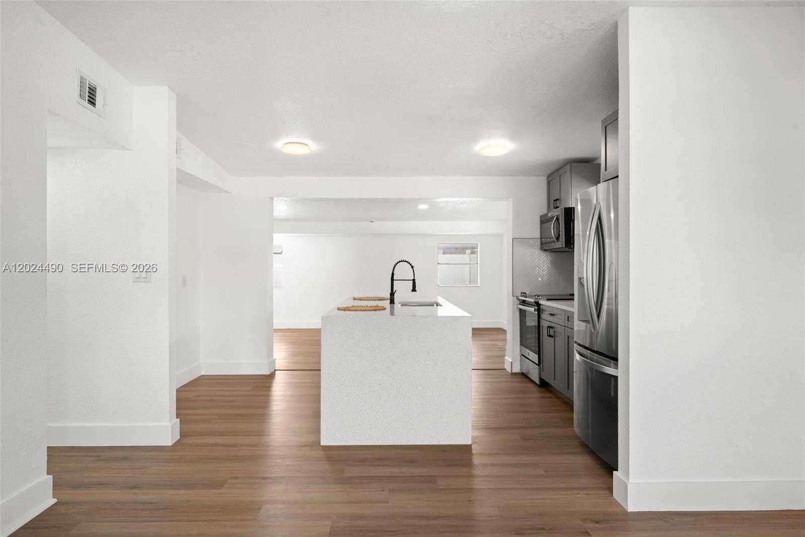 SEMINOLE LAKE VILLAGE 2ND - Residential