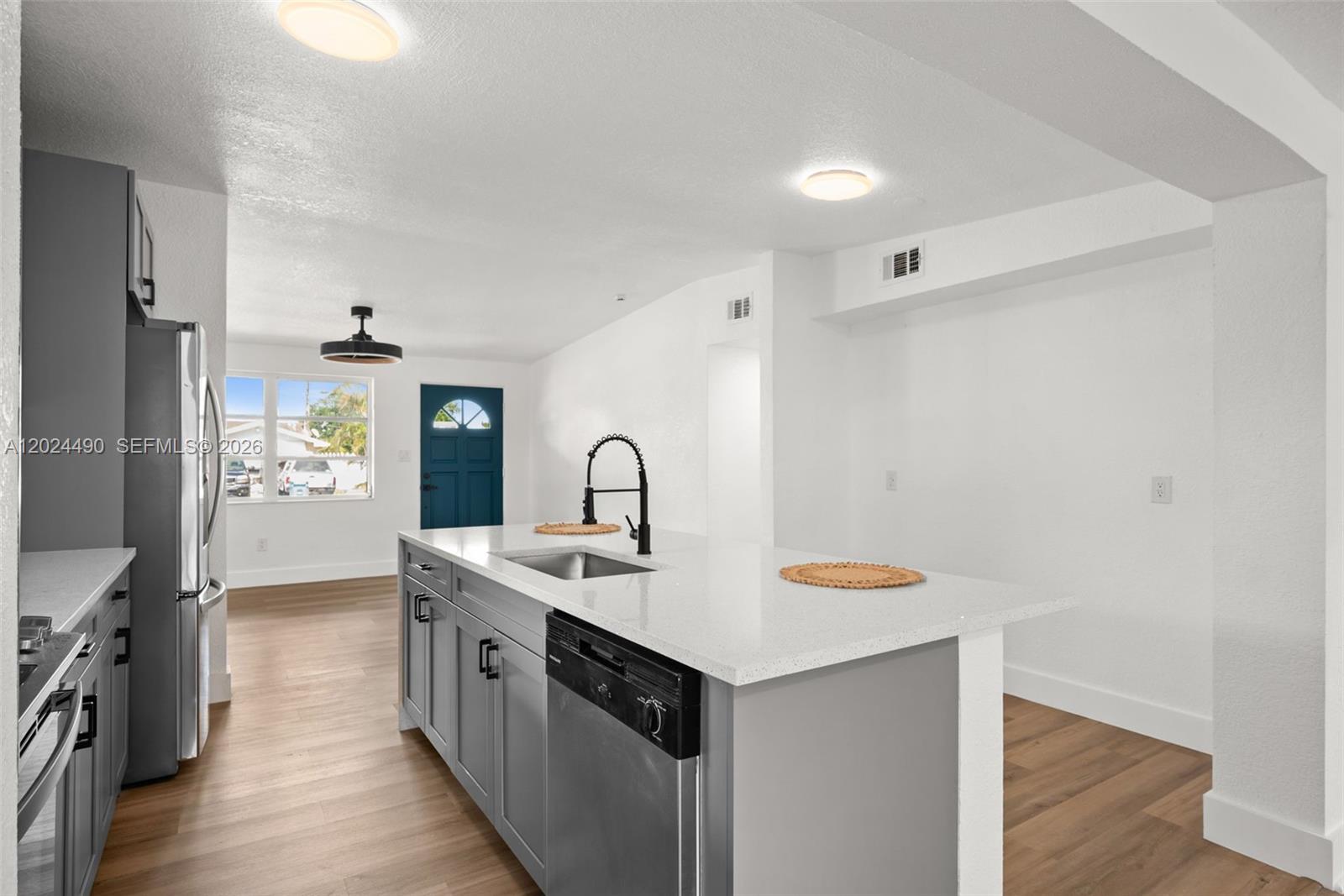 SEMINOLE LAKE VILLAGE 2ND - Residential