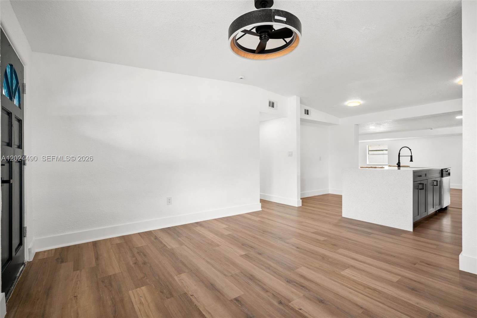SEMINOLE LAKE VILLAGE 2ND - Residential