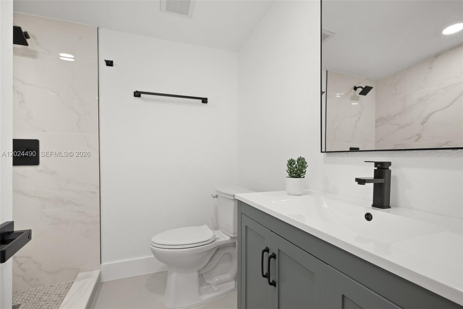 SEMINOLE LAKE VILLAGE 2ND - Residential