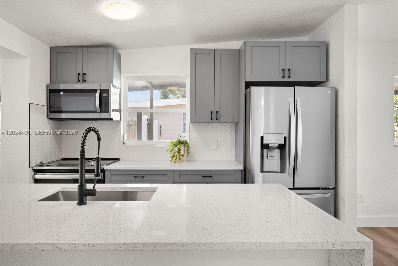 SEMINOLE LAKE VILLAGE 2ND - Residential