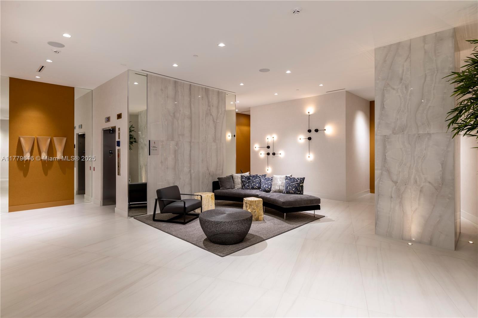 Aurora Condo - Residential