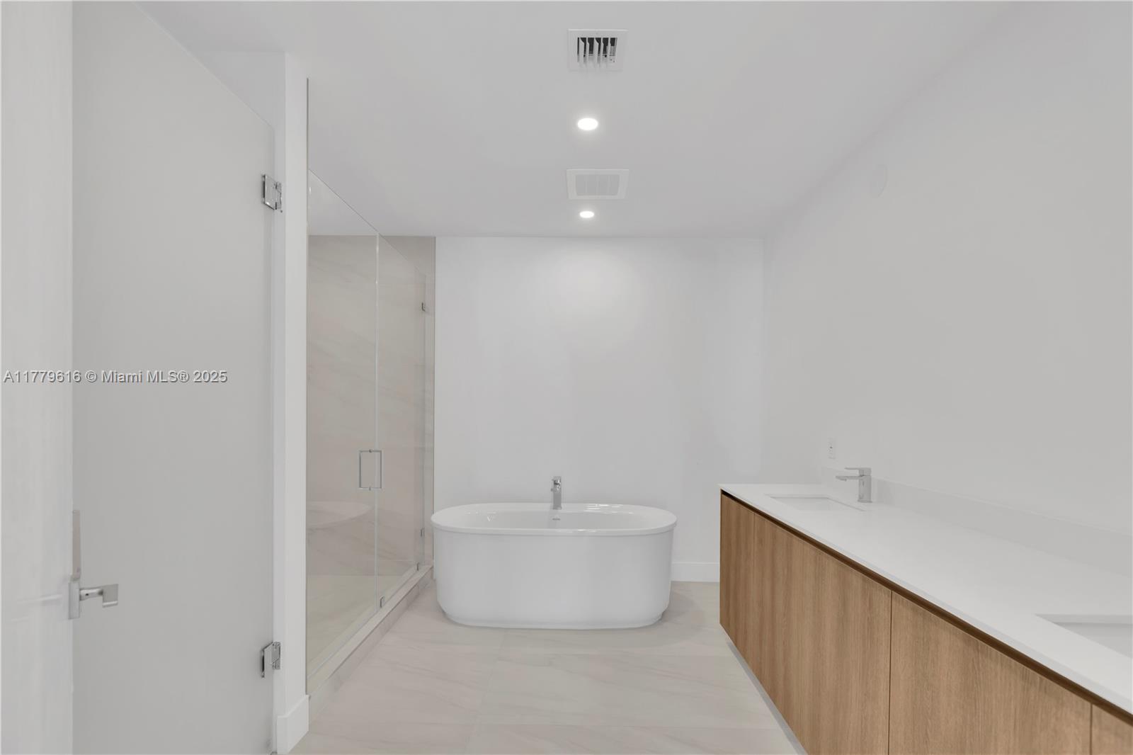 Aurora Condo - Residential