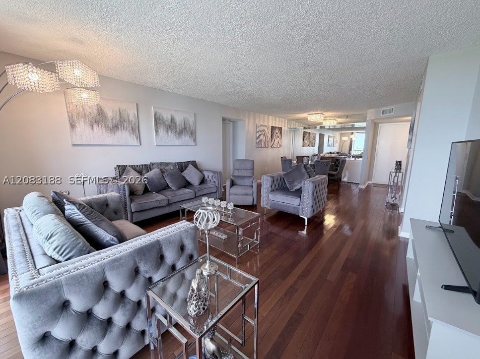 900 NE 195th St 703, Miami, FL, 33179/$260,000 1 900 NE 195th St 703