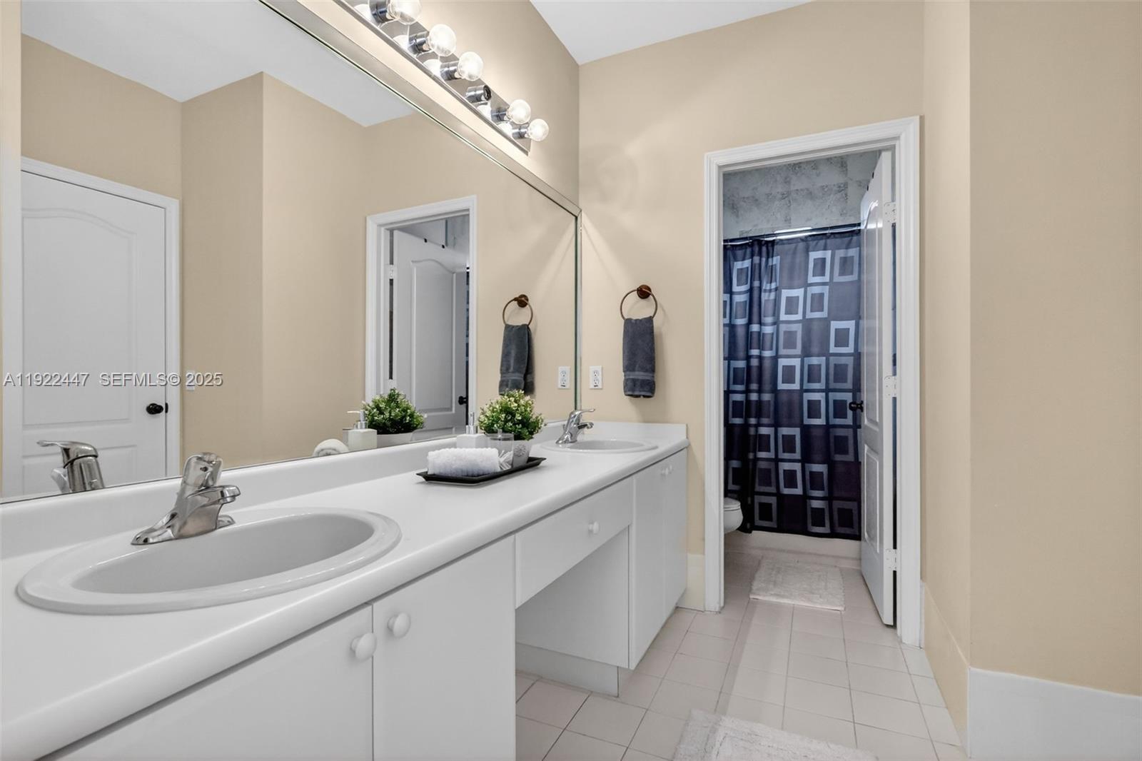 GRAND LAKES PHASE III - Residential