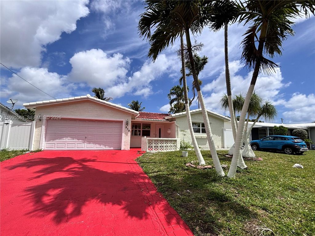 Photo of 839 S Highland Dr #Right, Hollywood, FL 33021 (MLS # A11995561)