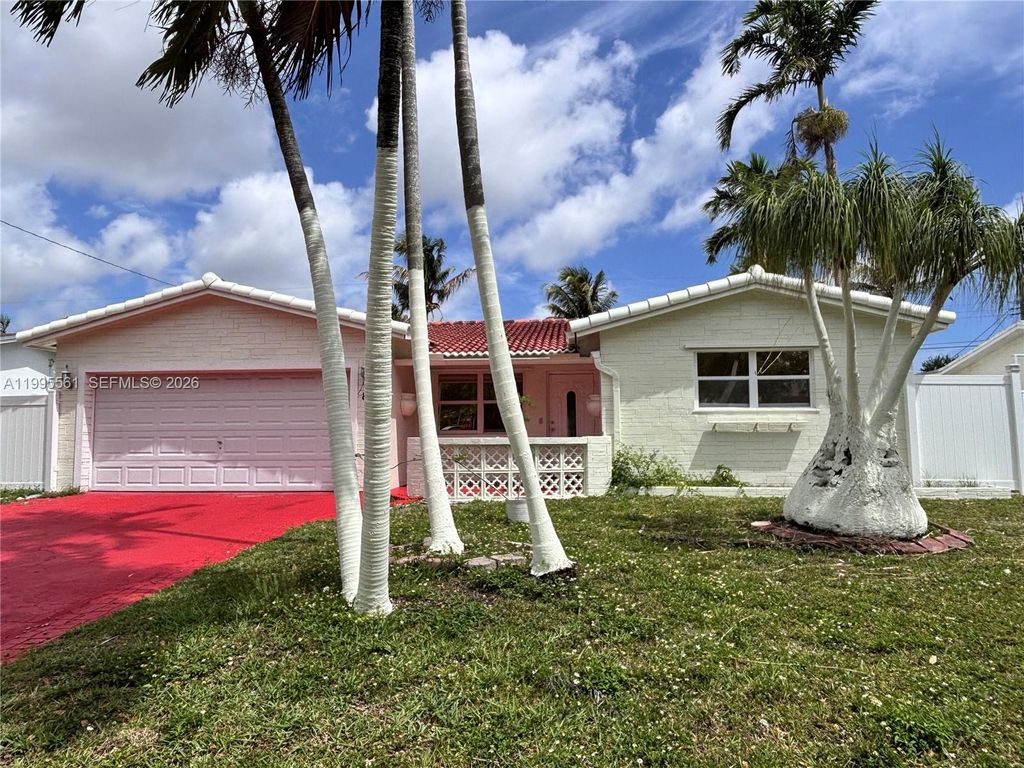 Photo of 839 S Highland Dr #Right, Hollywood, FL 33021 (MLS # A11995561)