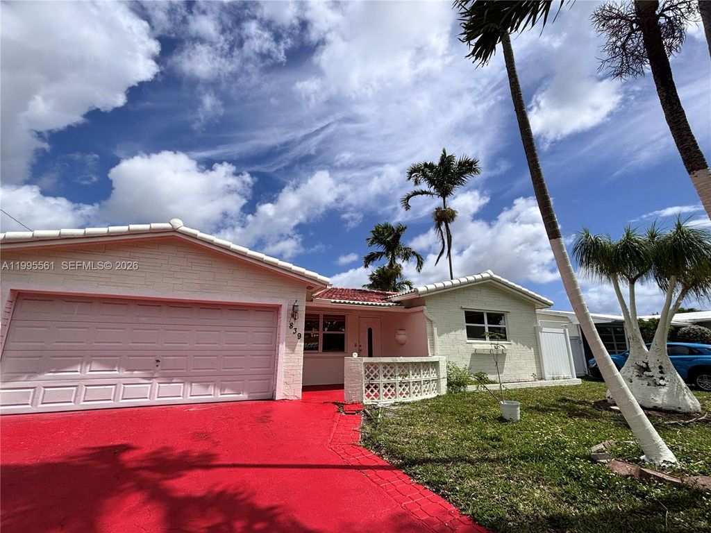 Photo of 839 S Highland Dr #Right, Hollywood, FL 33021 (MLS # A11995561)