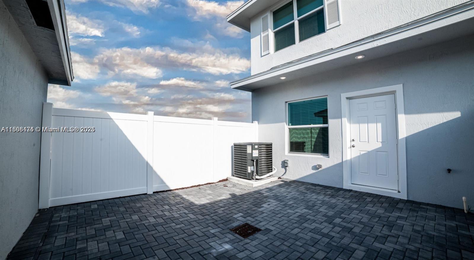 Tavalo Tradition - Residential Lease