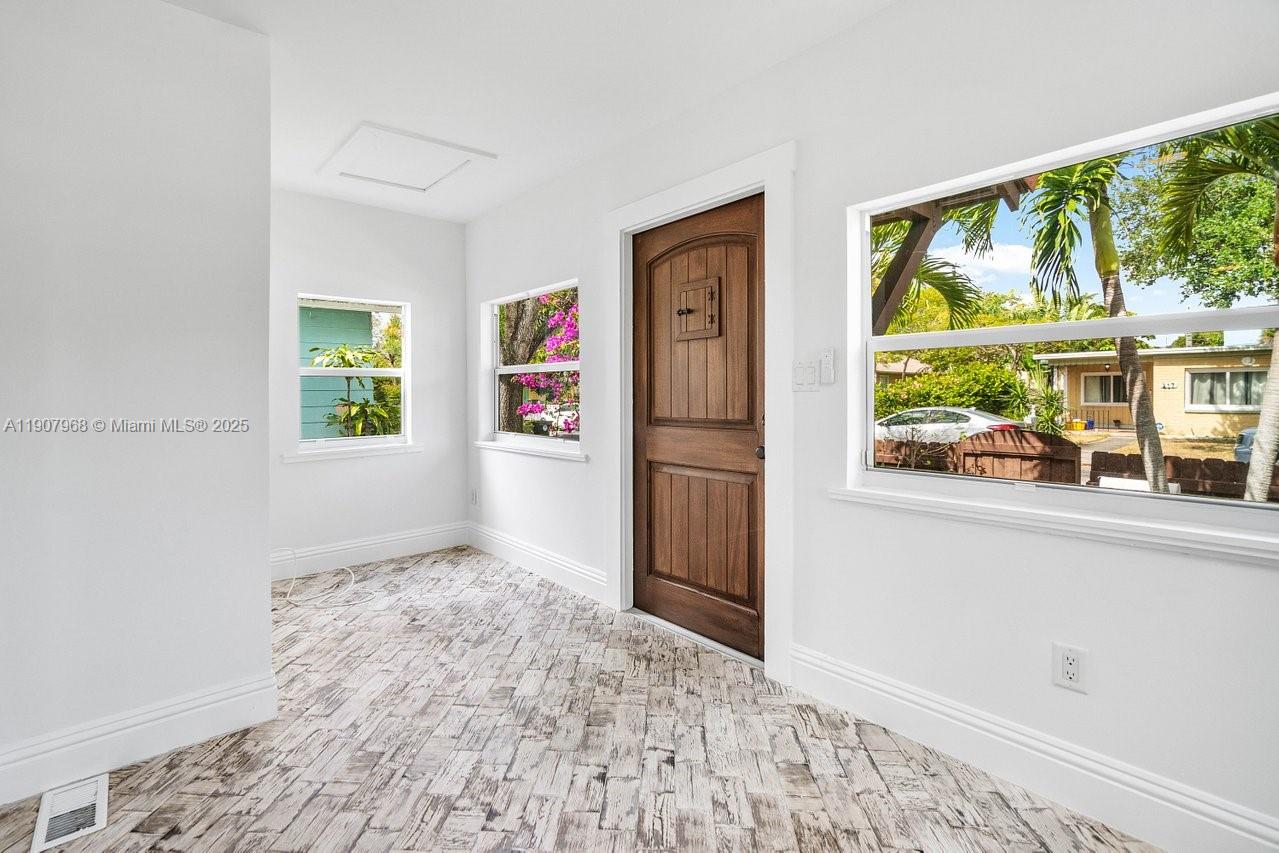 LAKE WORTH TOWN OF - Residential Lease