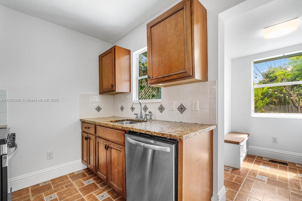 LAKE WORTH TOWN OF - Residential Lease