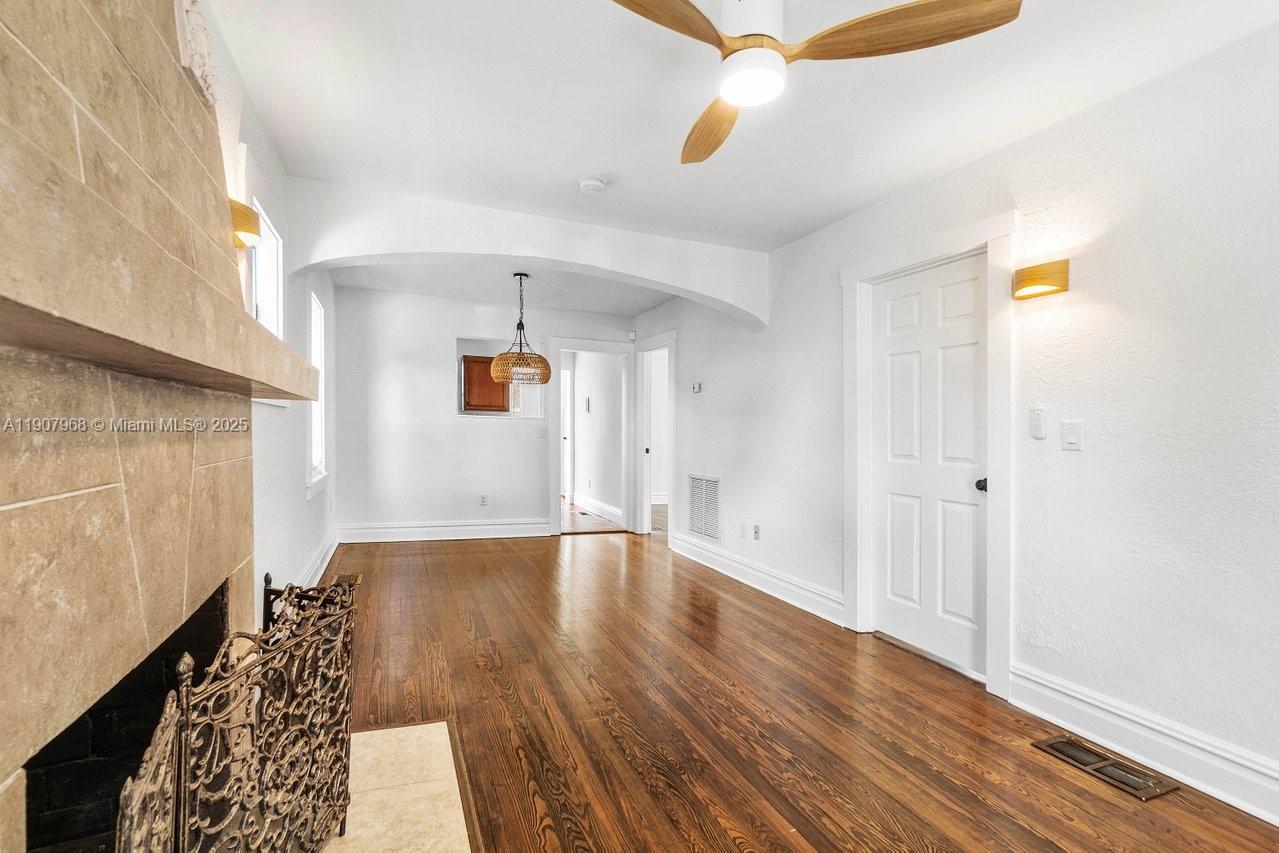 LAKE WORTH TOWN OF - Residential Lease