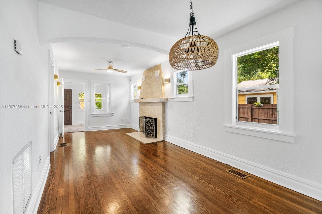 LAKE WORTH TOWN OF - Residential Lease