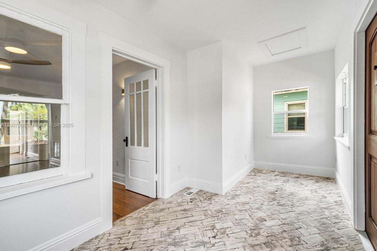 LAKE WORTH TOWN OF - Residential Lease