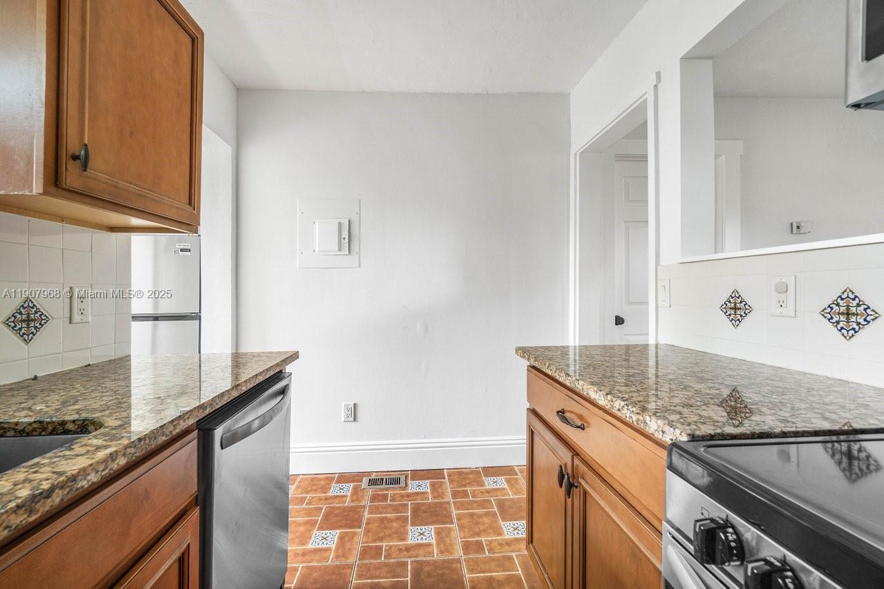 LAKE WORTH TOWN OF - Residential Lease