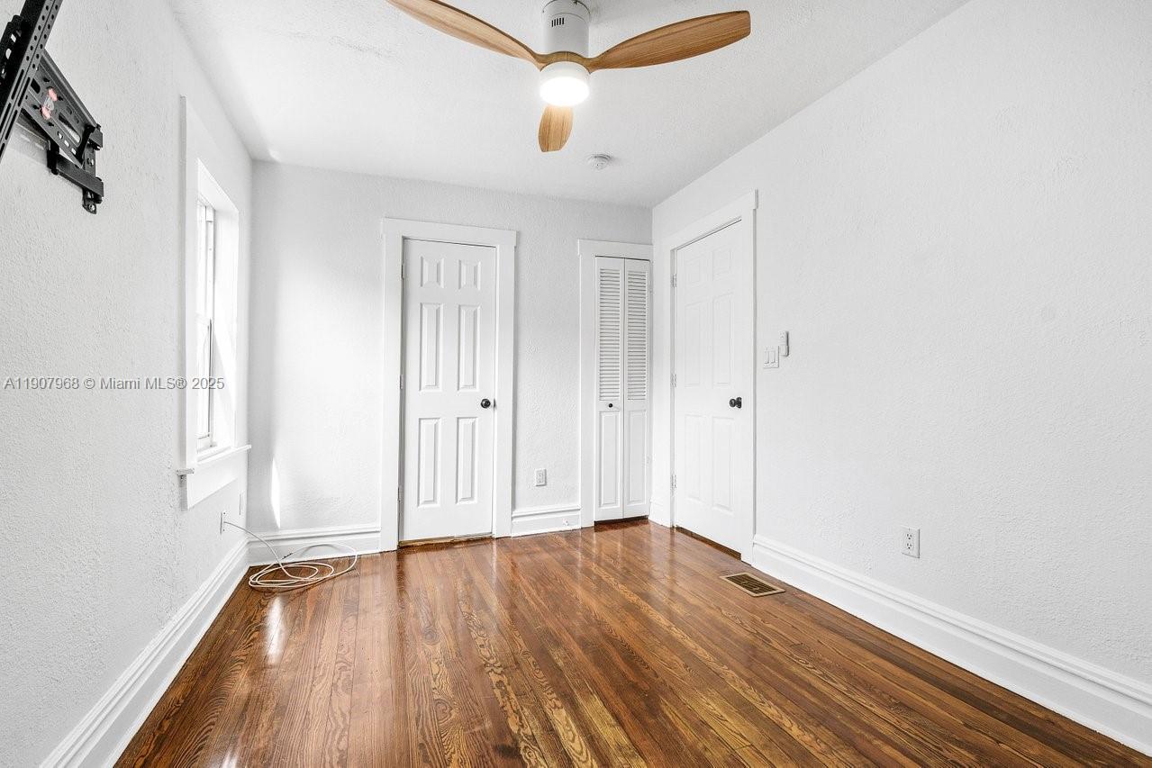 LAKE WORTH TOWN OF - Residential Lease