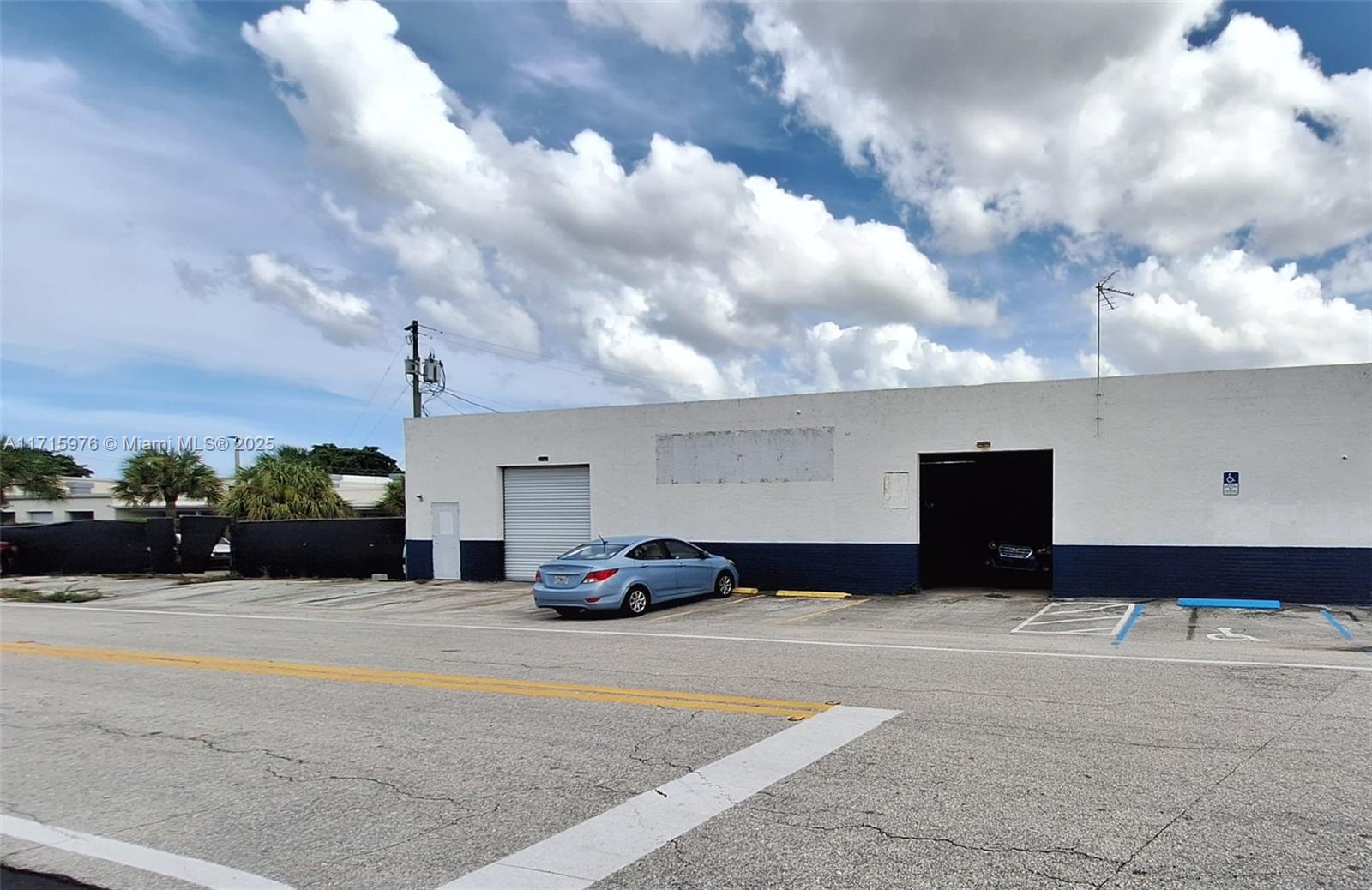 2490 NE 4th Ave